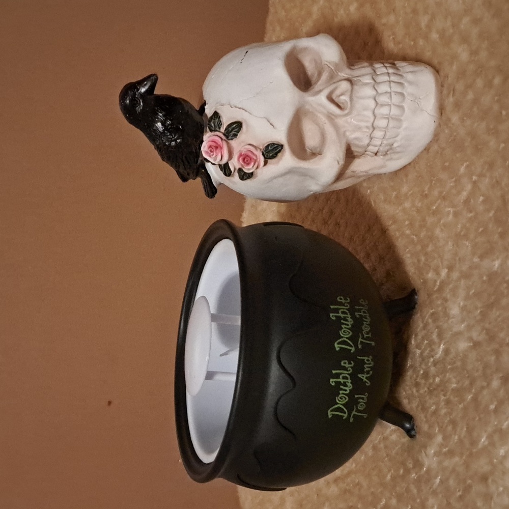 NEW LED color changing Mist Maker Cauldron and Skeleton head combo